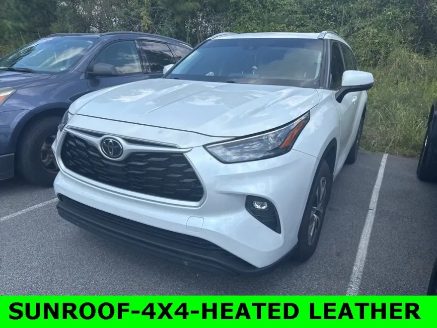 2022 Toyota Highlander XLE photo 1