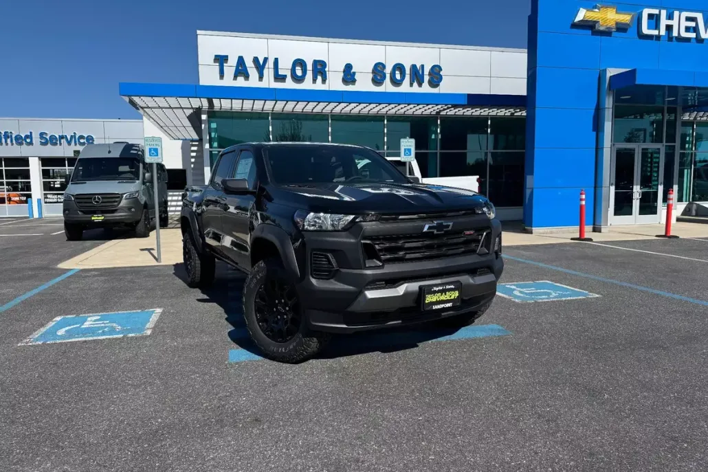 2025 Chevrolet Colorado Trail Boss photo 1
