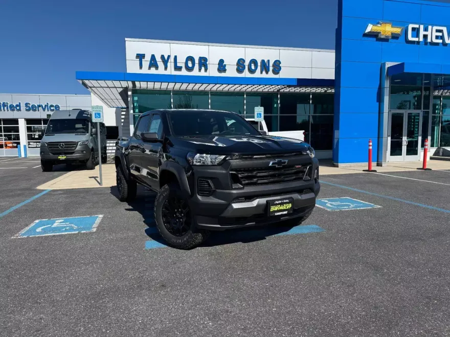 2025 Chevrolet Colorado Trail Boss photo 1