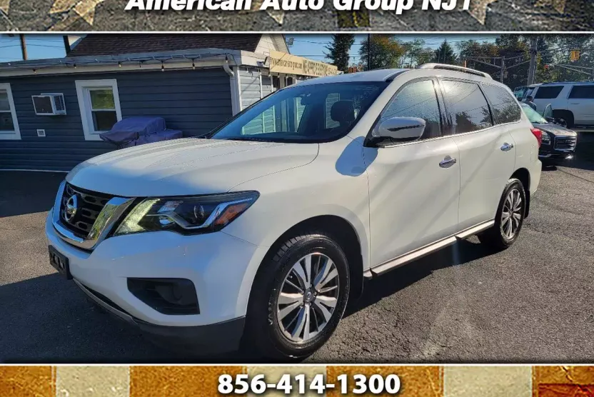 2017 Nissan Pathfinder 4x4 S photo 1