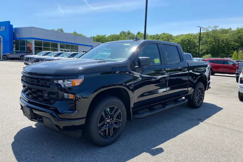 2025 Chevrolet Silverado 1500 Custom photo 1