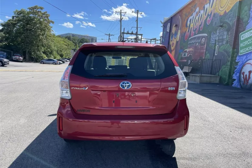 2014 Toyota Prius V Three photo 1