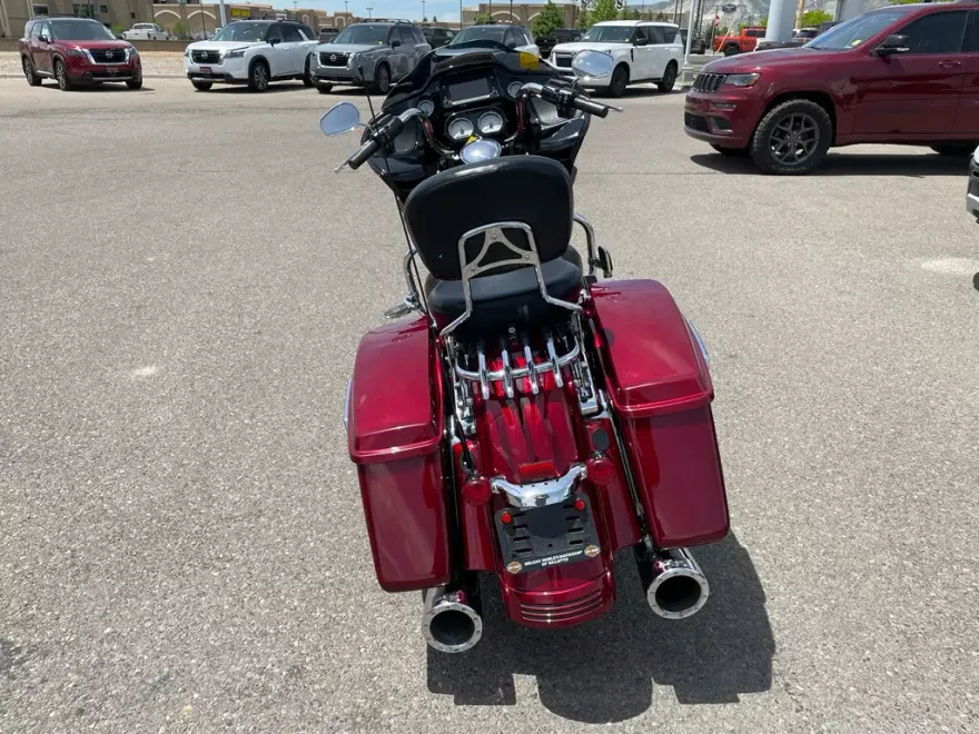 2017 Harley Davidson Road Glide photo 1