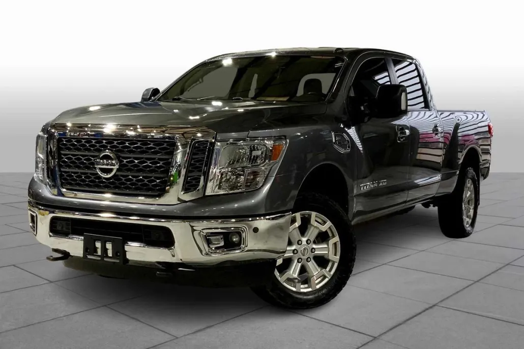 2016 Nissan Titan SV photo 1