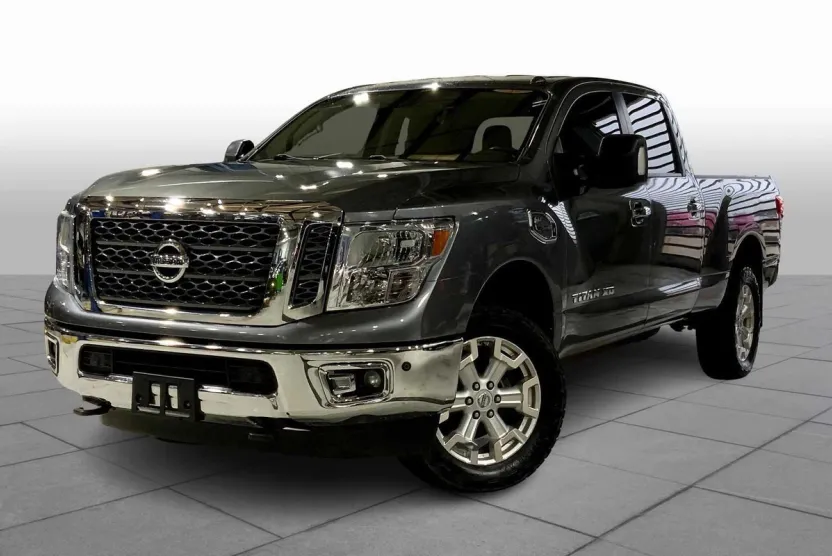 2016 Nissan Titan SV photo 1