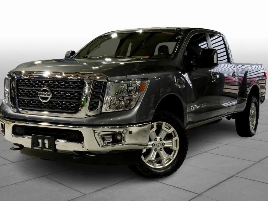 2016 Nissan Titan SV photo 1