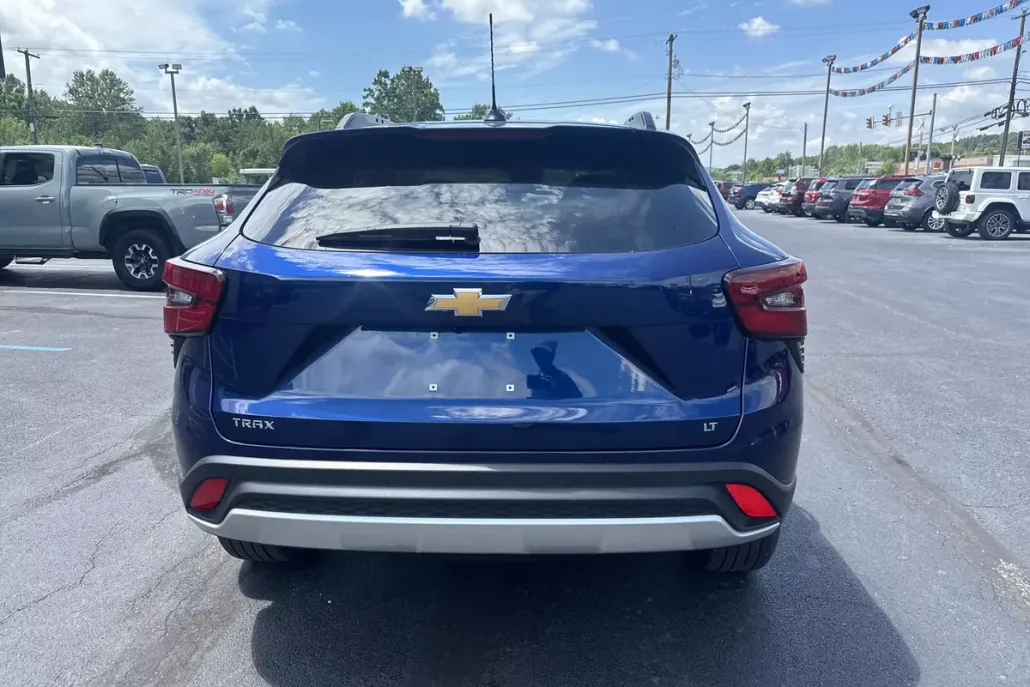2024 Chevrolet Trax LT photo 1