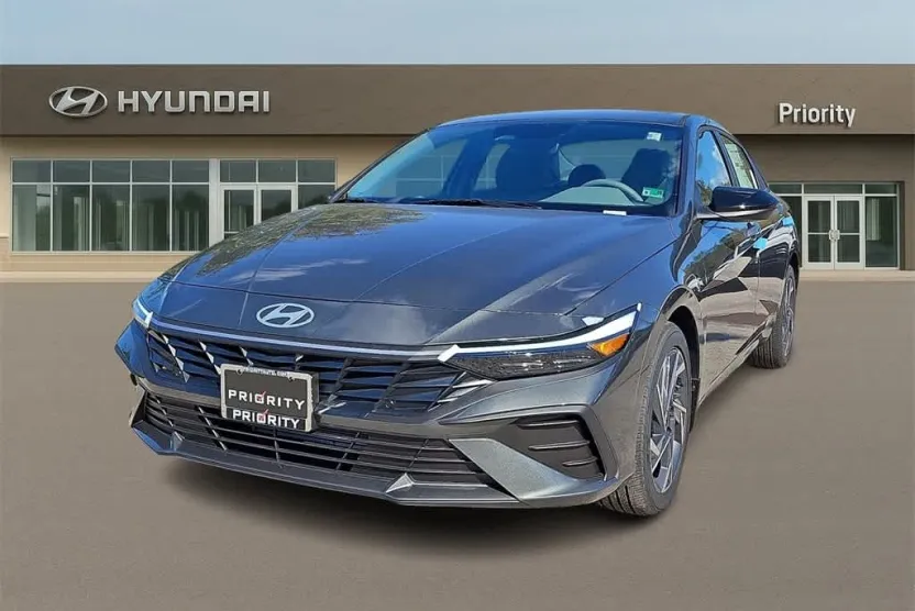 2025 Hyundai Elantra SEL Sport photo 1