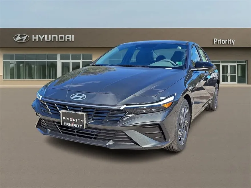 2025 Hyundai Elantra SEL Sport photo 1