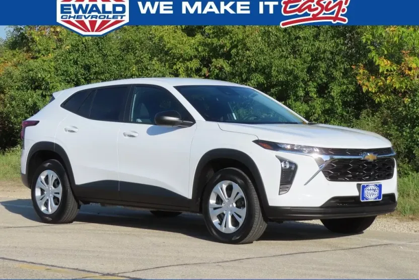 2025 Chevrolet Trax LS photo 1
