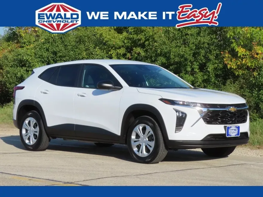 2025 Chevrolet Trax LS photo 1