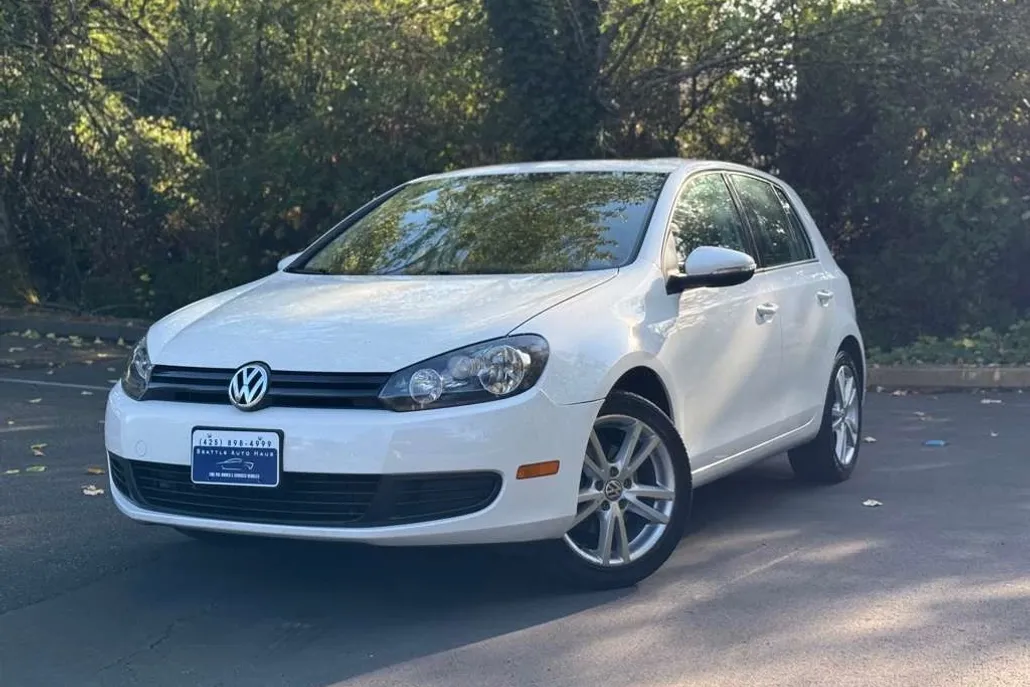 2011 Volkswagen Golf photo 1