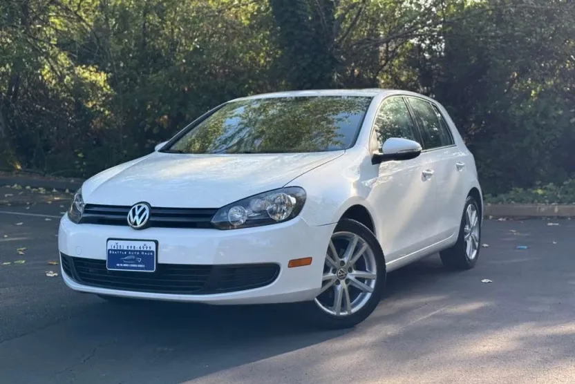 2011 Volkswagen Golf photo 1