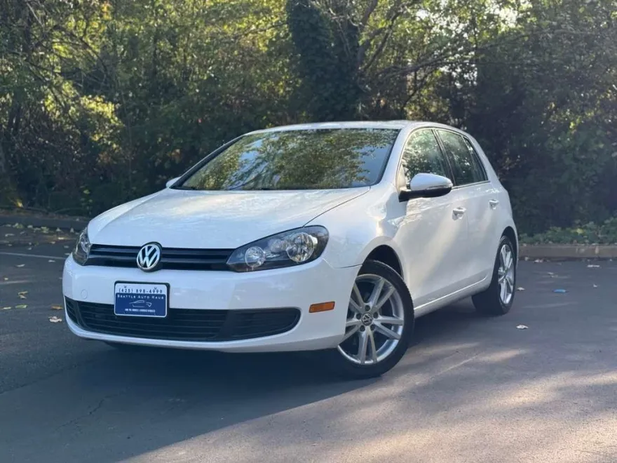 2011 Volkswagen Golf photo 1