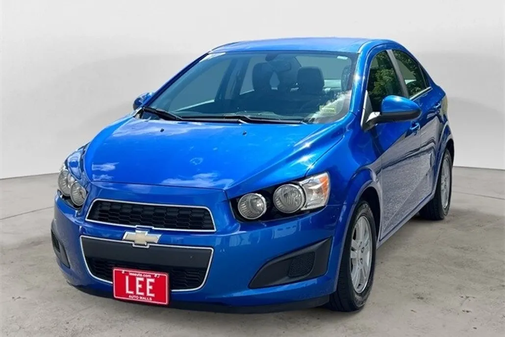 2016 Chevrolet Sonic LT photo 1
