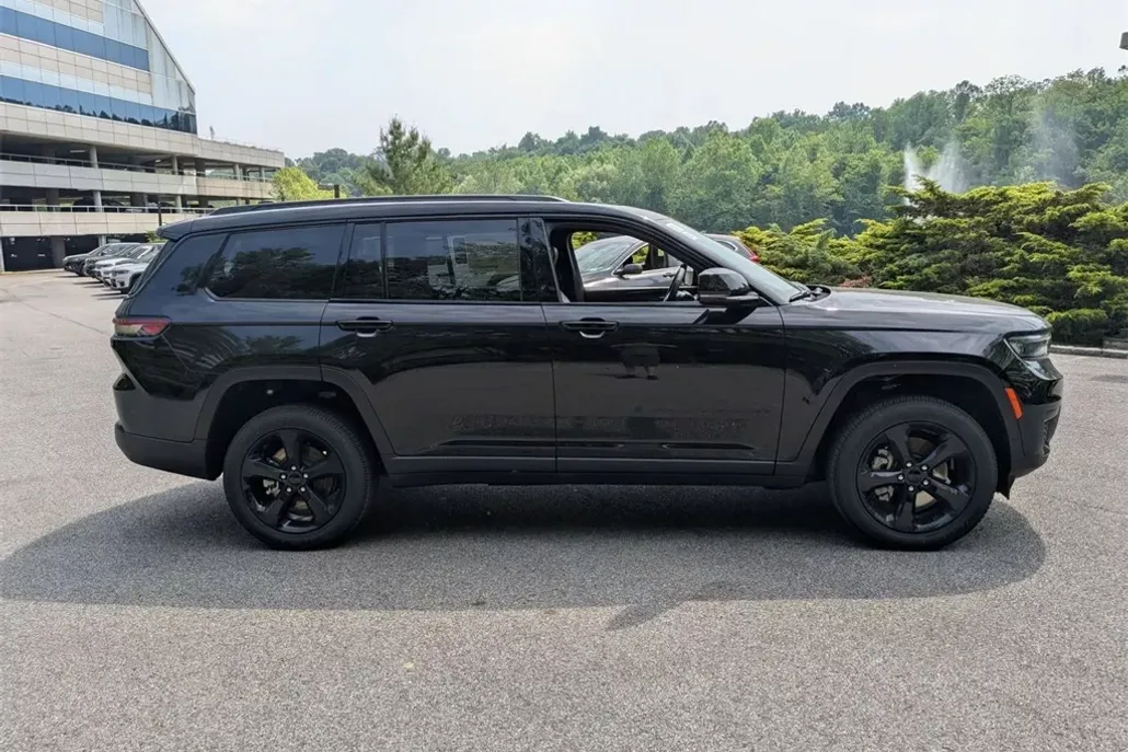 2025 Jeep Grand Cherokee Altitude X photo 1