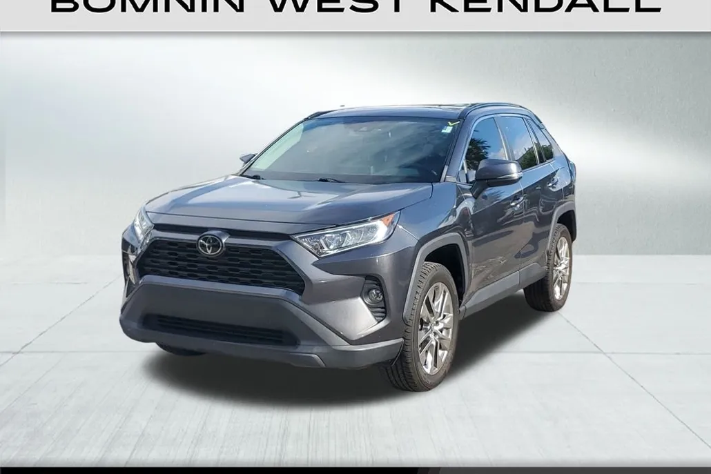 2021 Toyota RAV4 XLE Premium photo 1