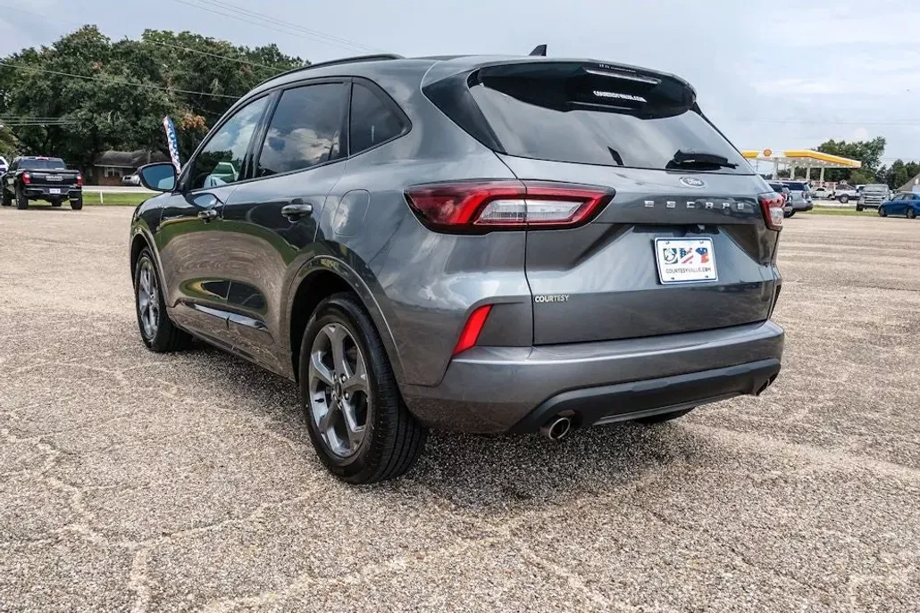 2024 Ford Escape ST-Line photo 1