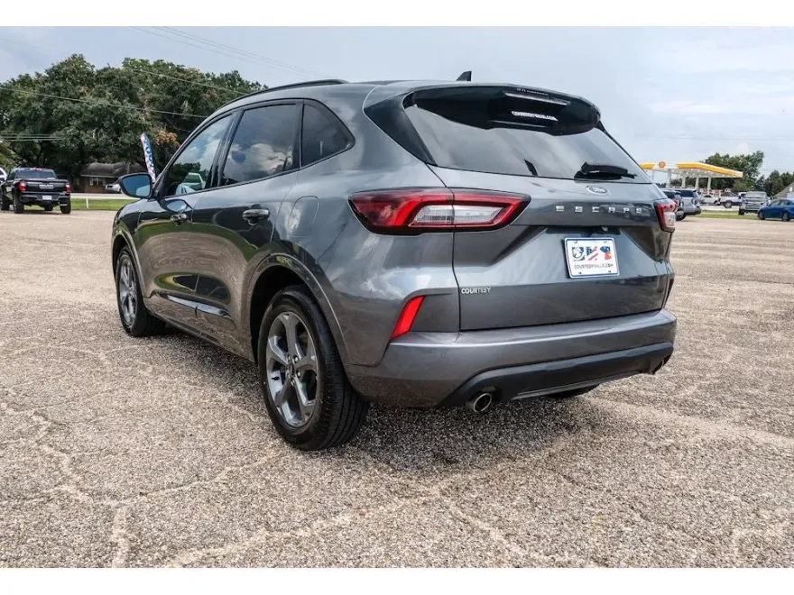 2024 Ford Escape ST-Line photo 1