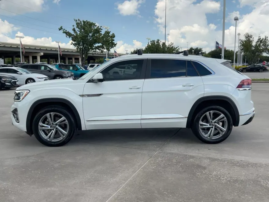 2024 Volkswagen Atlas Cross Sport SEL R-Line photo 1