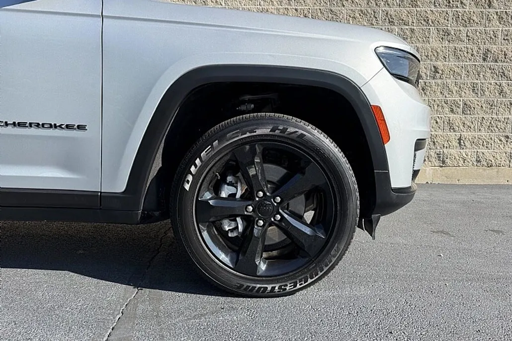 2023 Jeep Grand Cherokee Laredo Altitude photo 1