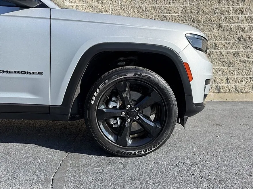 2023 Jeep Grand Cherokee Laredo Altitude photo 1