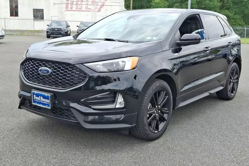 2022 Ford Edge ST photo 1