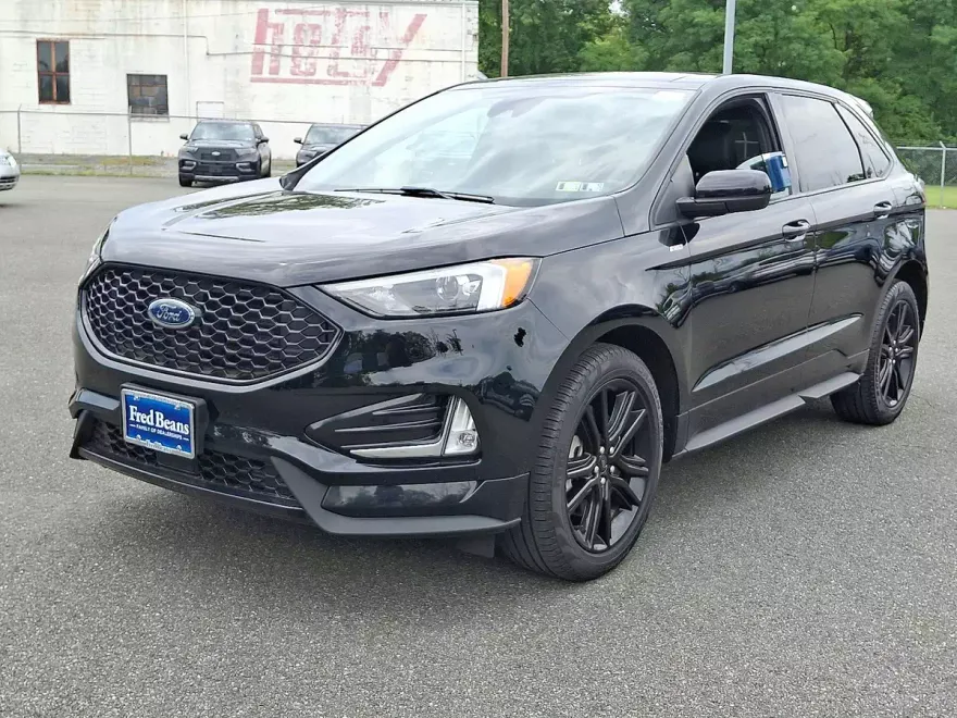 2022 Ford Edge ST photo 1