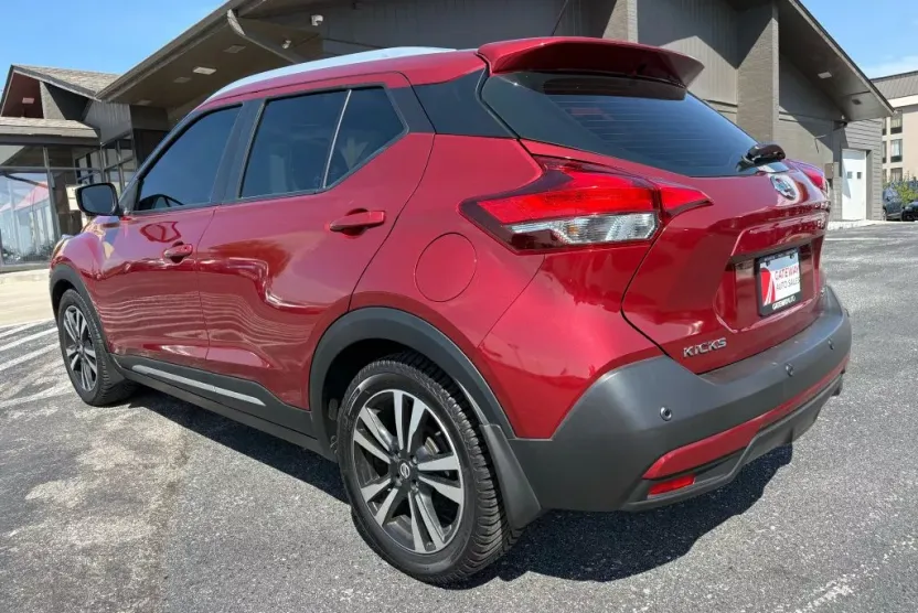 2020 Nissan Kicks SR photo 1