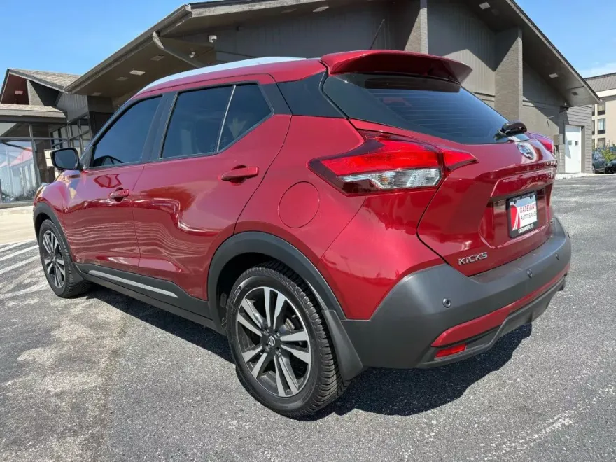 2020 Nissan Kicks SR photo 1