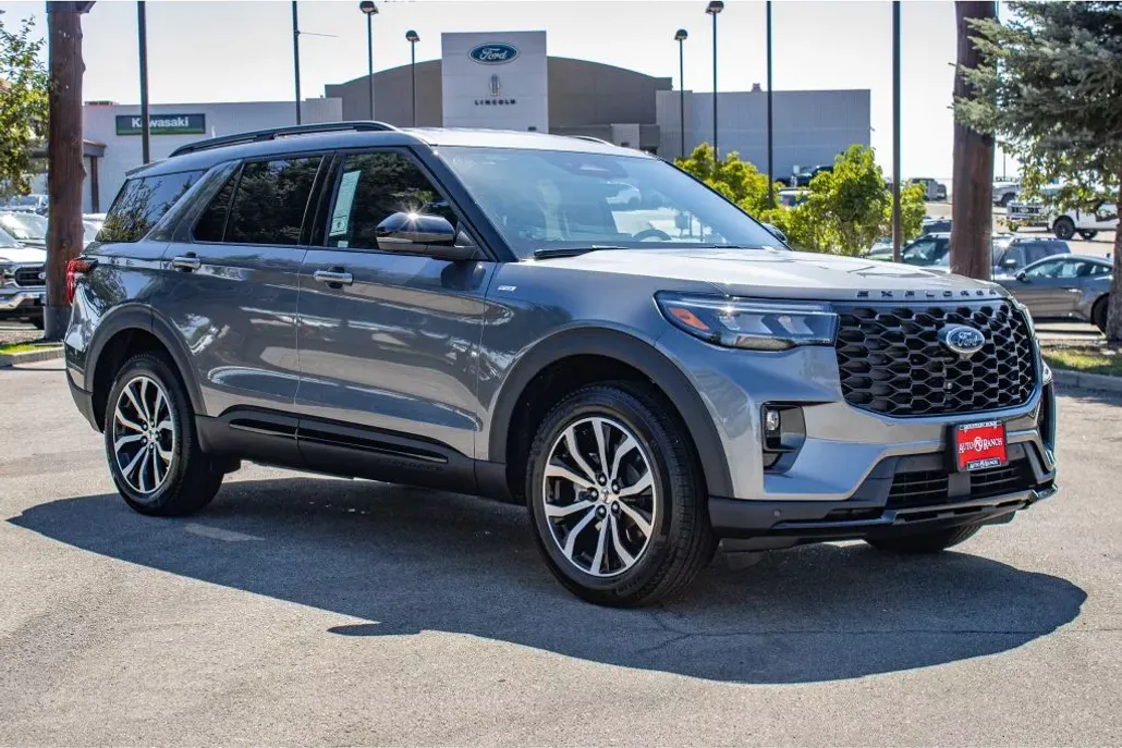 2025 Ford Explorer ST-Line photo 1