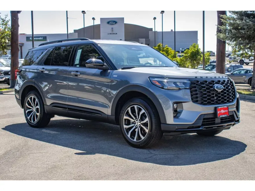 2025 Ford Explorer ST-Line photo 1