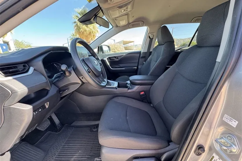 2024 Toyota RAV4 LE photo 1