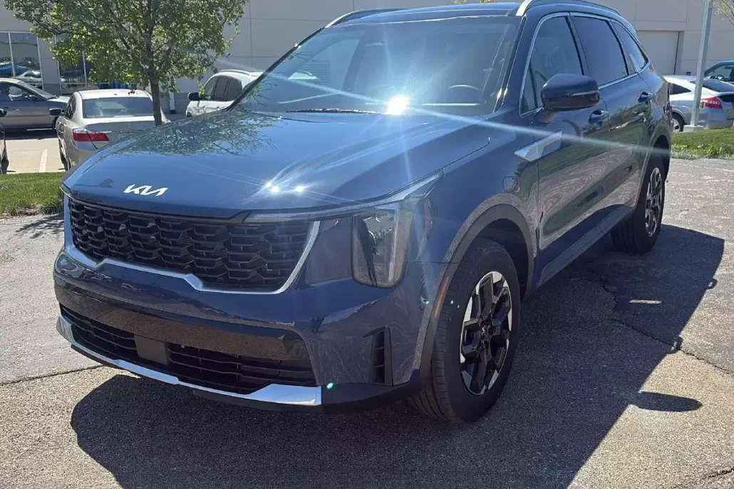 2025 Kia Sorento S photo 1