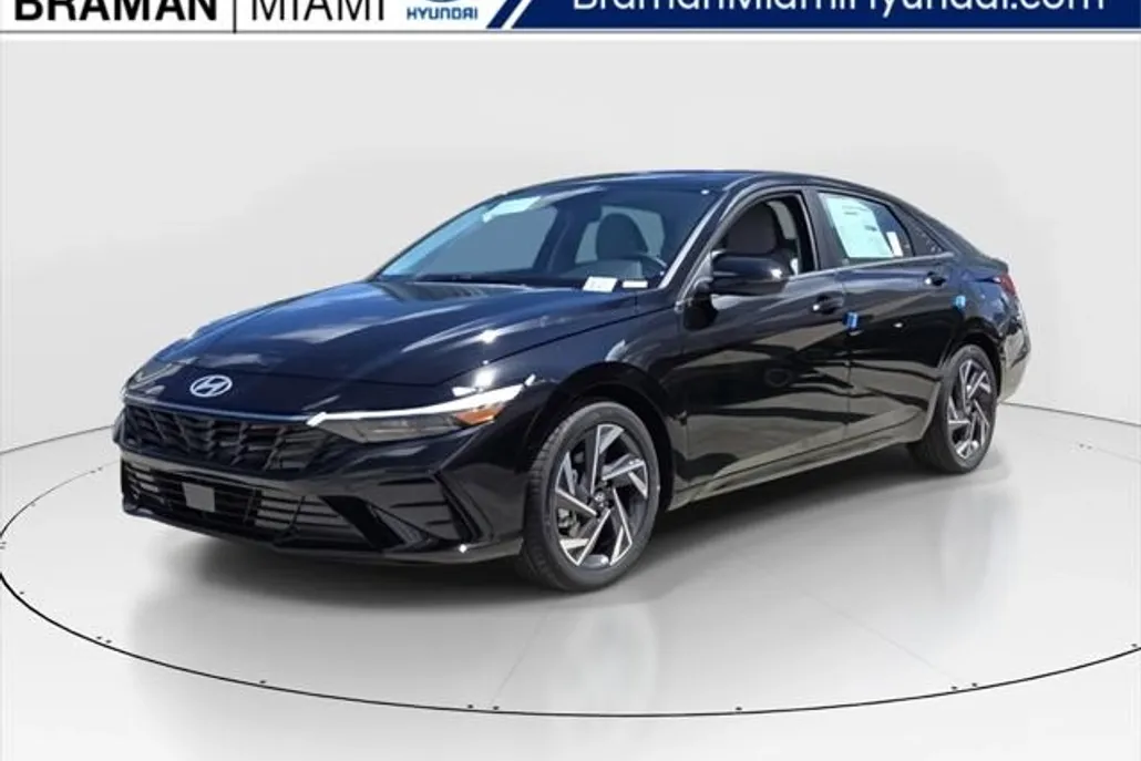 2025 Hyundai Elantra SEL Convenience photo 1