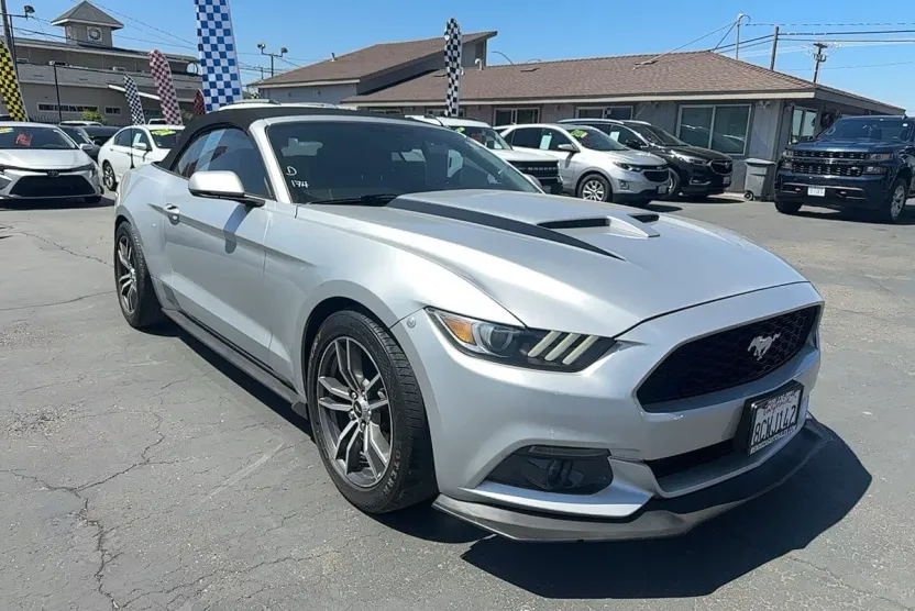2017 Ford Mustang Convertible photo 1