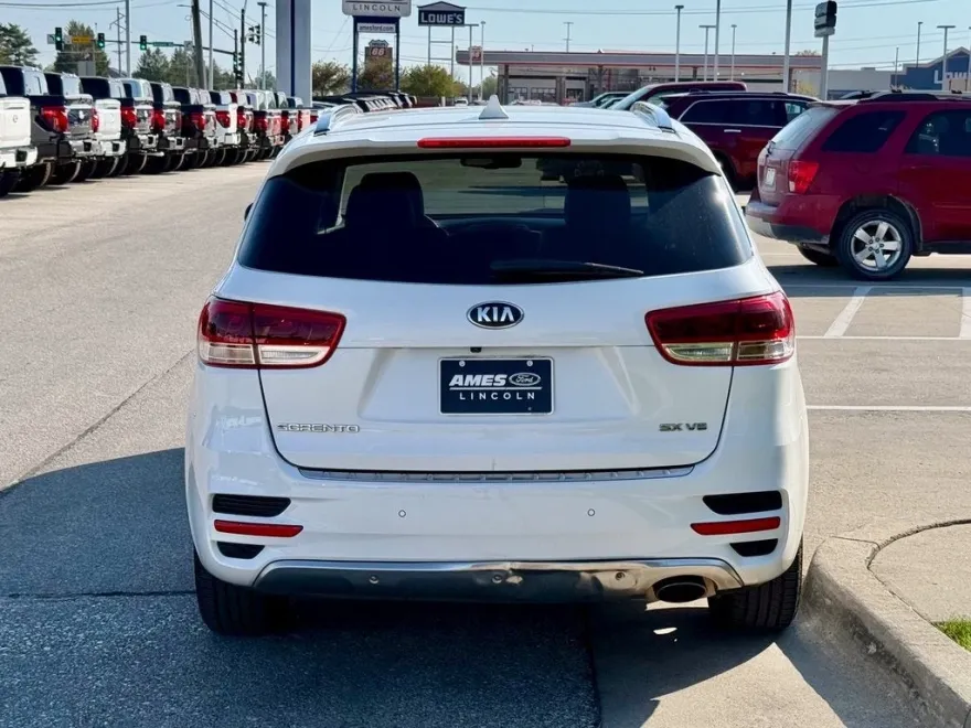 2017 Kia Sorento SX photo 1