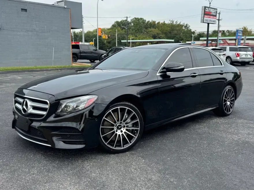 2018 Mercedes Benz E 300 4MATIC Sedan photo 1