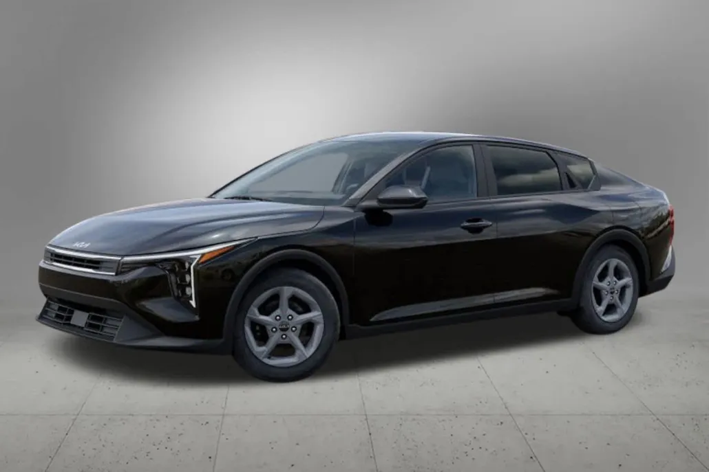 2025 Kia K4 LXS photo 1