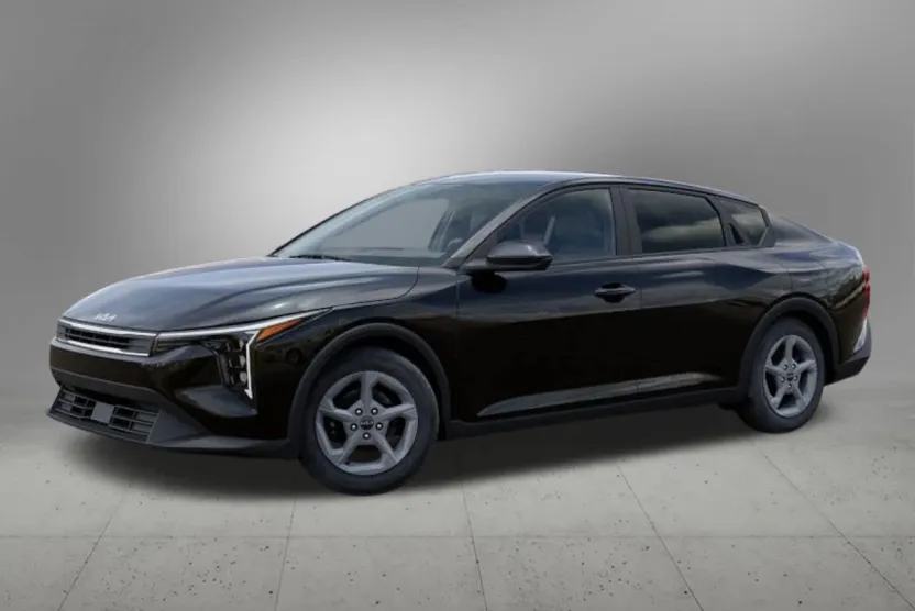 2025 Kia K4 LXS photo 1