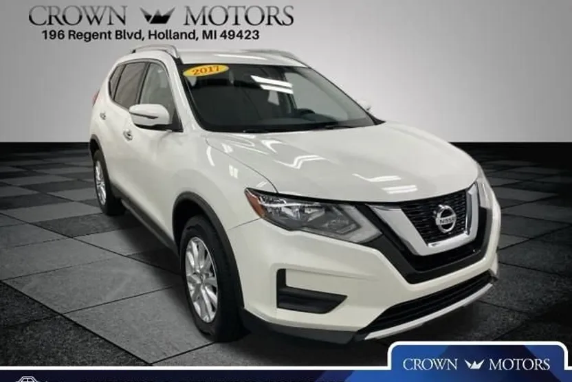 2017 Nissan Rogue SV photo 1