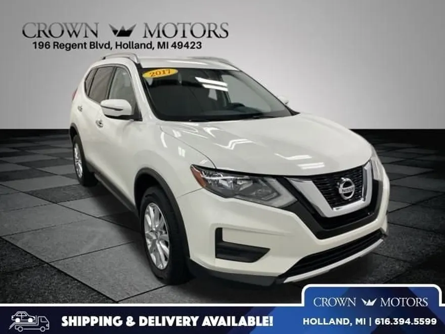 2017 Nissan Rogue SV photo 1