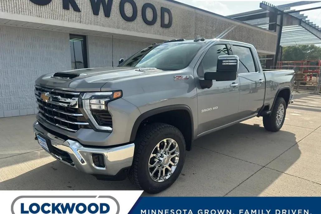 2026 Chevrolet Silverado 3500HD photo 1