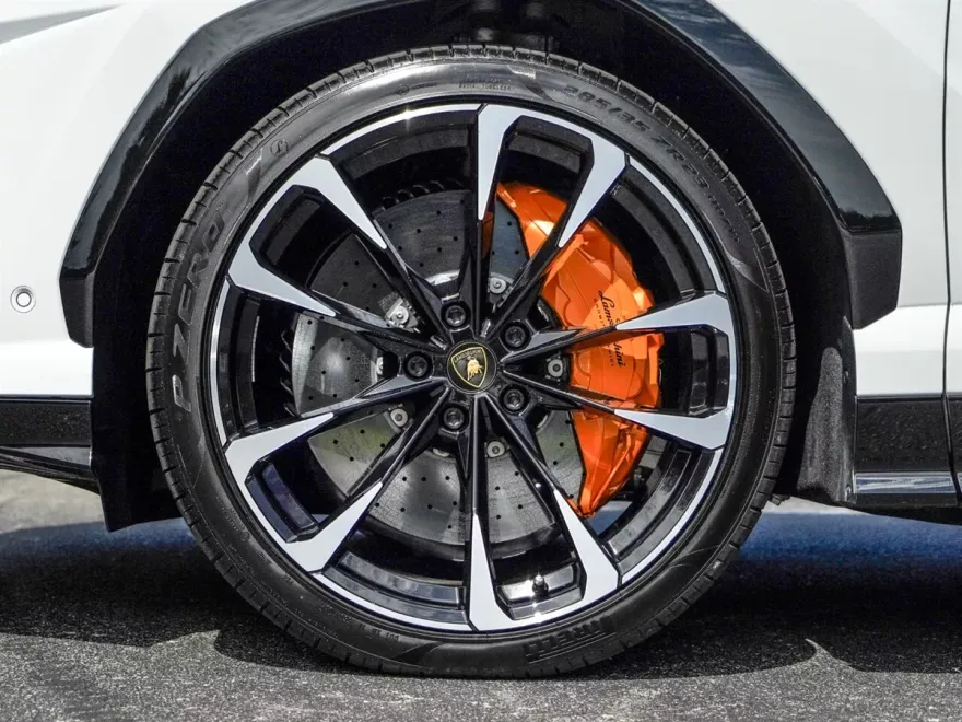 2022 Lamborghini Urus photo 40