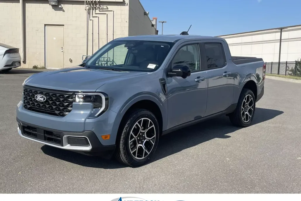 2025 Ford Maverick Lariat photo 1