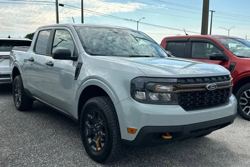 2023 Ford Maverick XLT photo 1