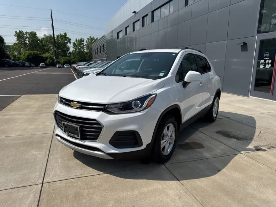 2022 Chevrolet Trax LT photo 1