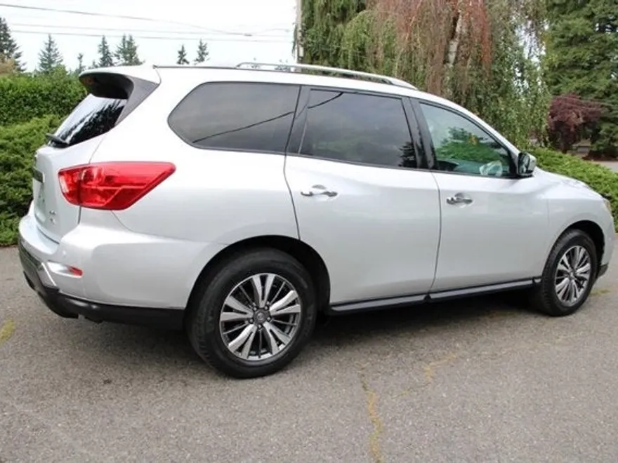 2019 Nissan Pathfinder SV photo 1