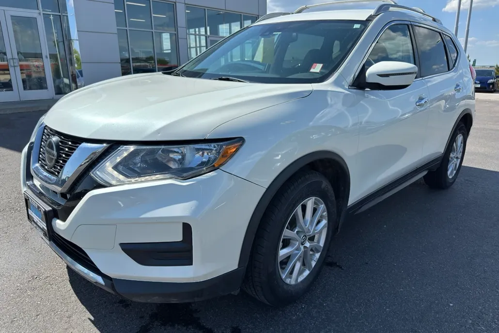 2020 Nissan Rogue SV photo 1