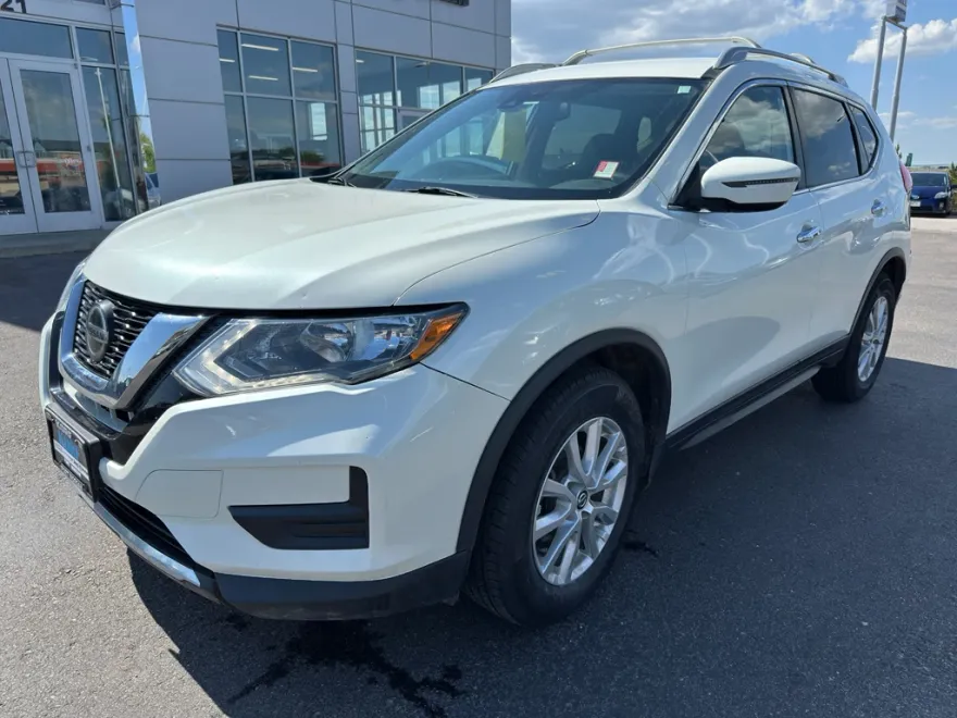 2020 Nissan Rogue SV photo 1